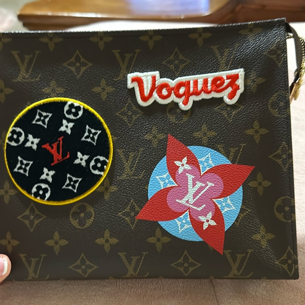 Louis vuitton brand new pet free no smoking this include dust bag box